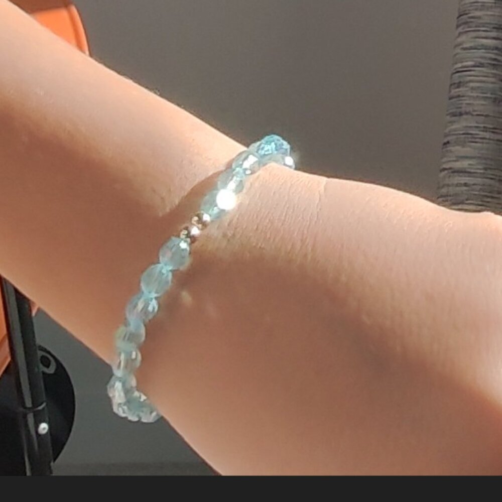 Cute bracelet with non-turning gold beads